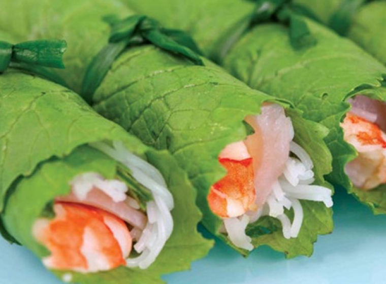 Tôm, thịt cuốn cải xanh lạ miệng